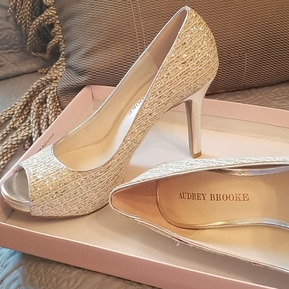 Audrey Brooke Silver/Gold Peep Toe Pumps